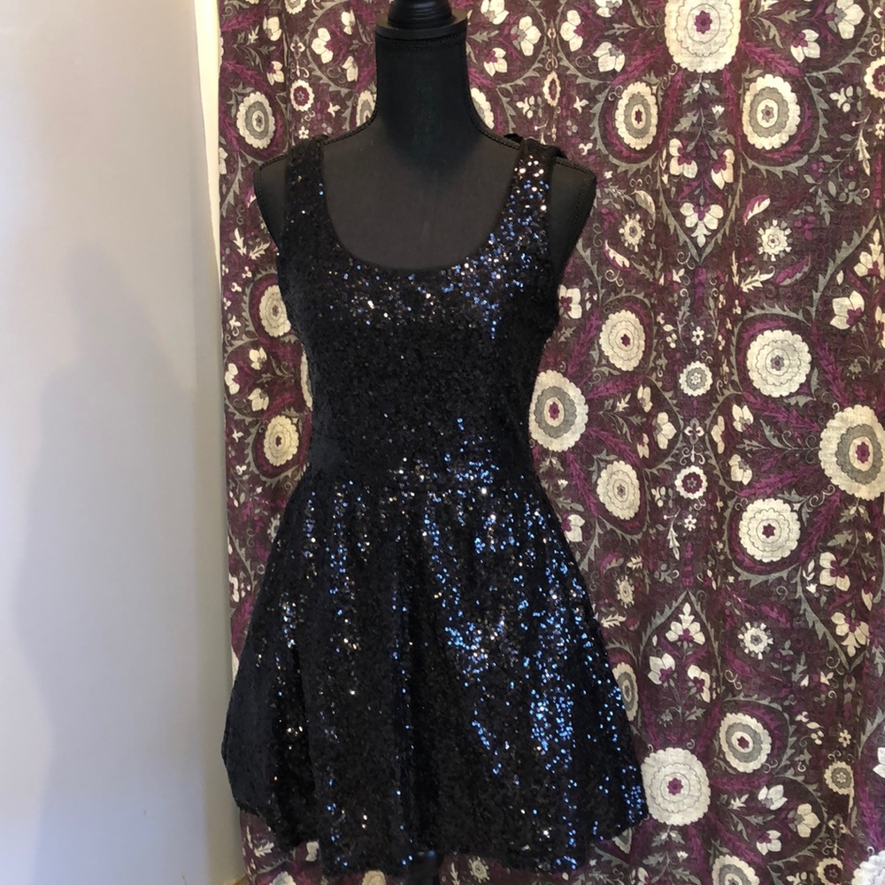 Beautiful sparkly black sequin semi dress!!!
